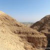 Durch&#039;s Wadi Qelt in der Ferne Jericho